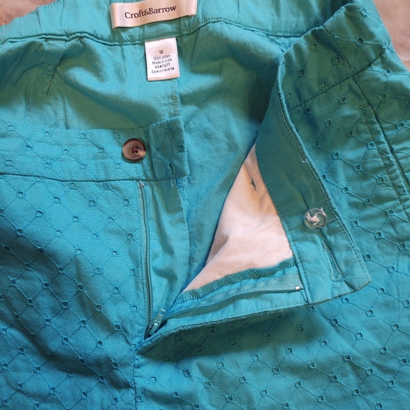 Croft & Barrow Size 10 Teal Eyelet Shorts! - Picture 3 of 6